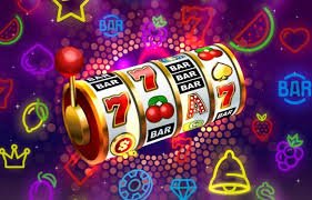 Teen Patti dengan tiga kartu di meja dealer